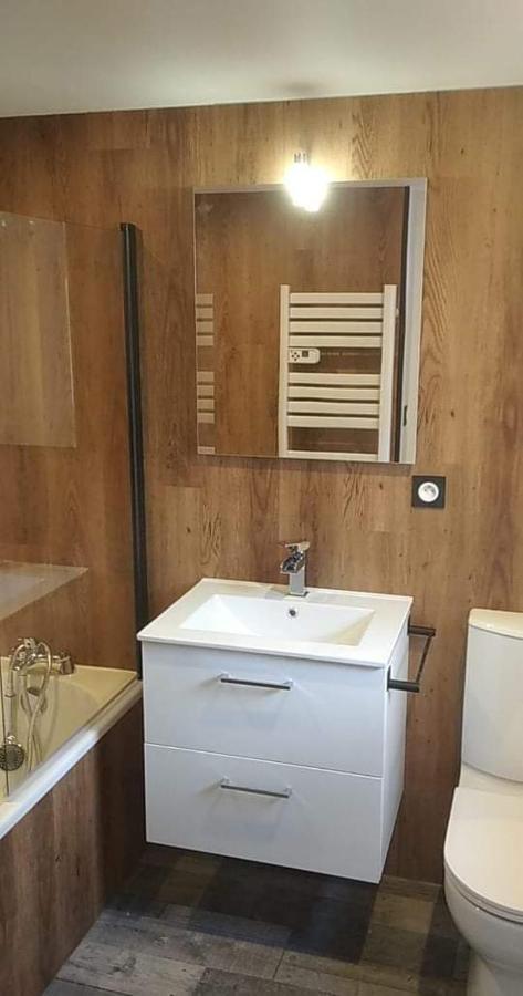 Sejour Au Jardin De Cupidon Avec Jacuzzi Et Sauna Balbigny Exterior foto