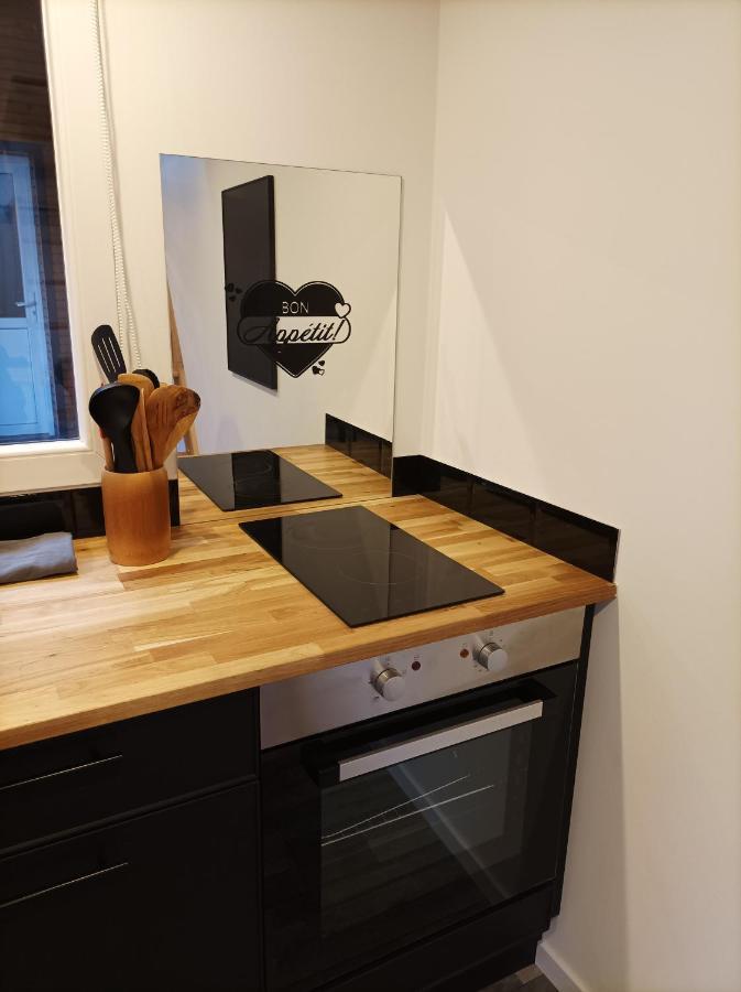 Sejour Au Jardin De Cupidon Avec Jacuzzi Et Sauna Balbigny Exterior foto